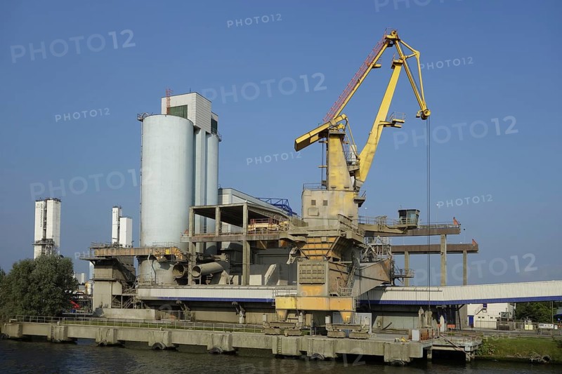 Dock crane at CBR