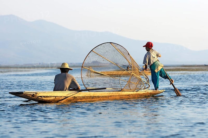 Leg rower on Inle Lake