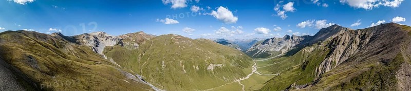 View from the Chaschauna Pass into the Val Chaschauna towards the Upper Engadine