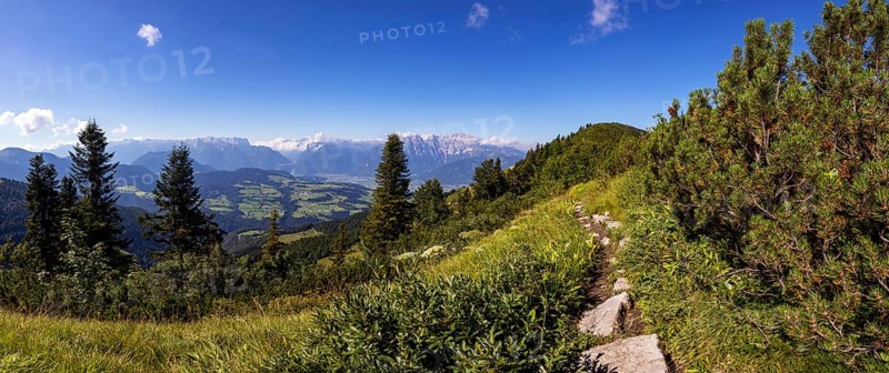 Hiking trail to Schlenken with a view of the Salzach Valley