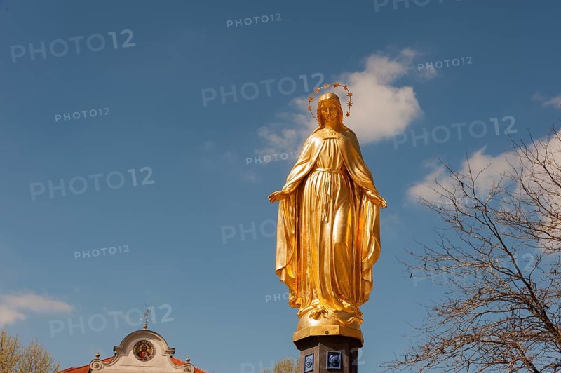 Statue of the Virgin Mary in front of Wurzach Castle