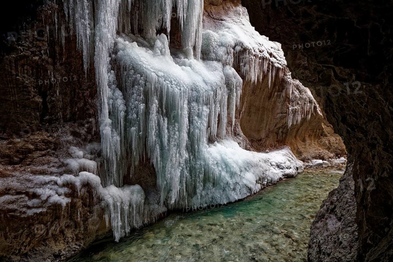 Icicles in gorge