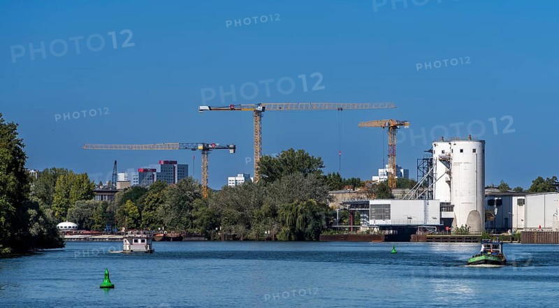 Panoramic view from the Spree towards Treptow and Berlin City East
