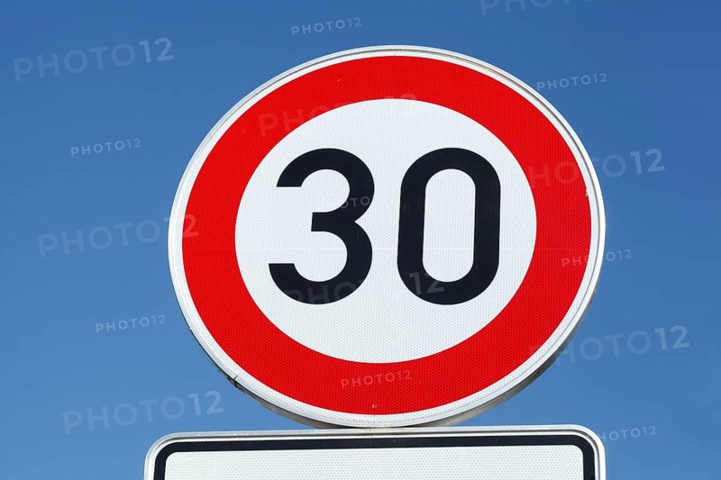 Traffic sign Maximum permitted speed 30 kilometres per hour