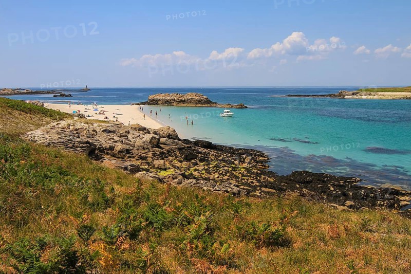 Sandy beach beach on Ile Saint-Nicolas