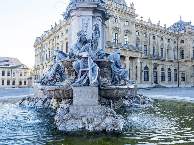 Tilman Riemenschneider sculpture on the Frankoniabrunnen on the Ehrenhof side