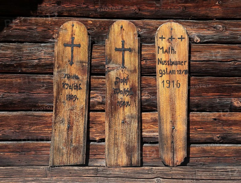 Dead boards at the Waschl Mill on the Muehlenweg in Ebenau