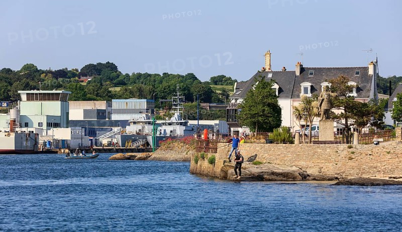 Entering the port of Concarneau