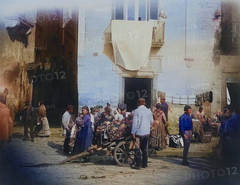 Street scene with a seller of sulphurous water