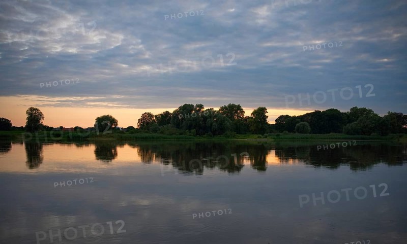 Twilight on the banks of the Elbe in Damnatz