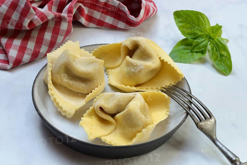 Freshly prepared tortelloni in shell