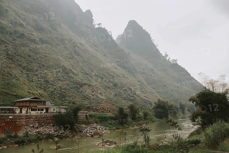 Winter fog in Lao Xa Village in Sung La Commune
