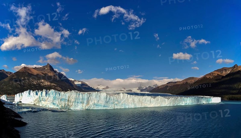 Early morning view over Lake Argentino to the Perito Moreno Glacier in Los Glaciares National Park