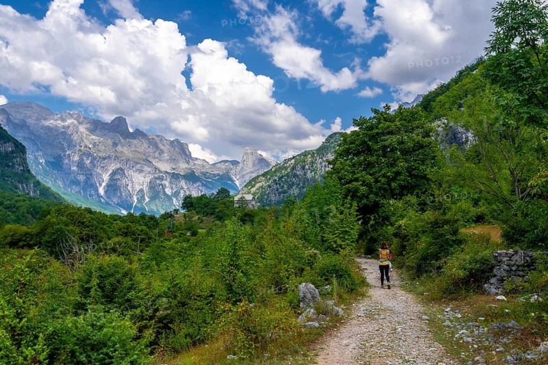 Hiking route towards Grunas Waterfall in Theth national park