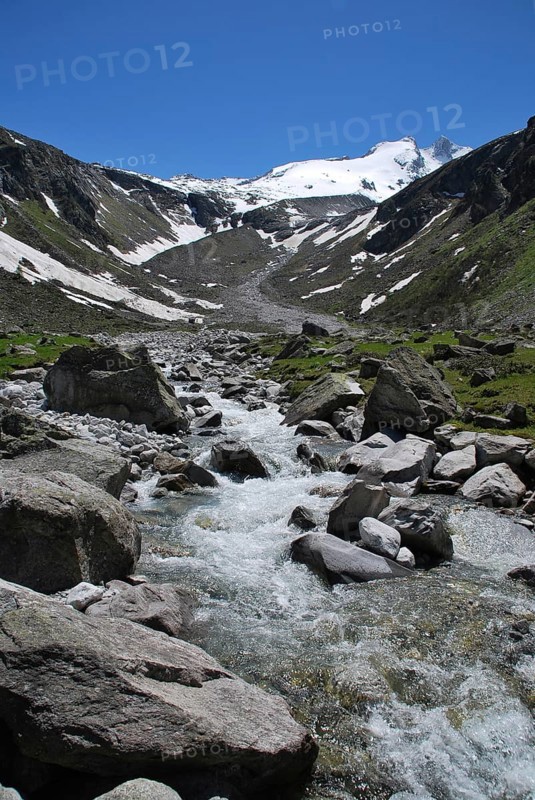 The Gerlosbach with the Wildgerloskees and the peaks of Gabler and Reichenspitze