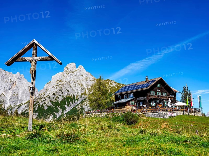 Holzkreuz and Moedlinger Huette