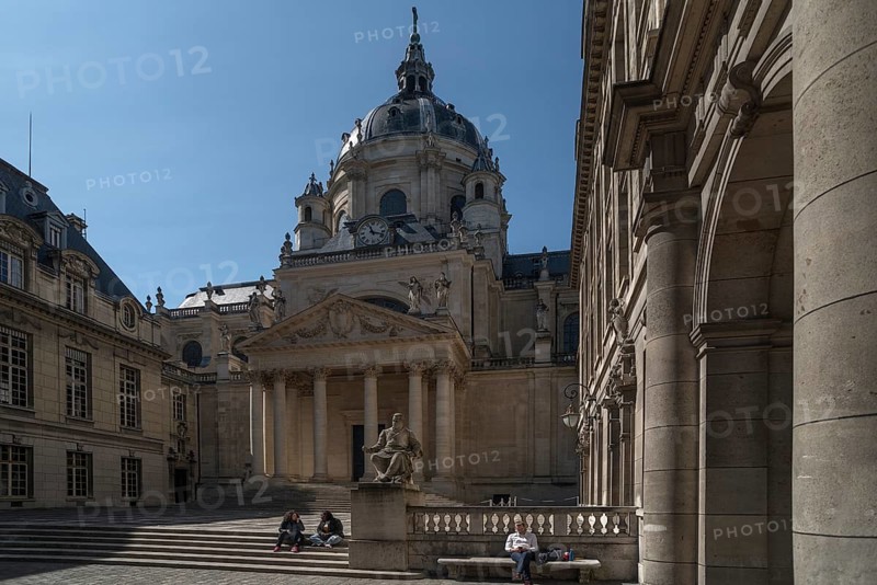 Inner courtyard with the Chapelle Sainte Ursule de la Sorbonne
