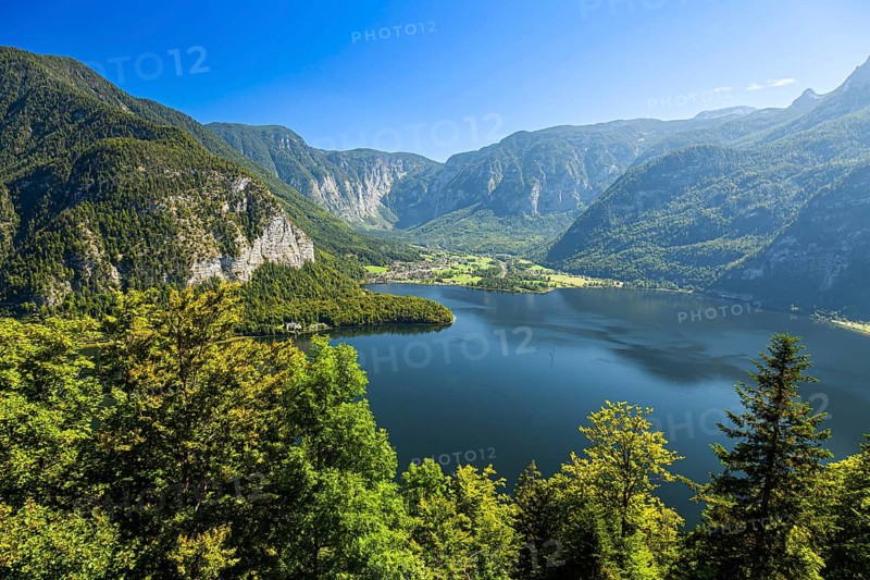 View over the Hallstatt lake