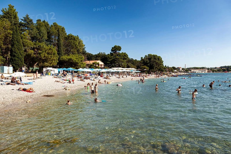 Beach on the stone coast of Spadici
