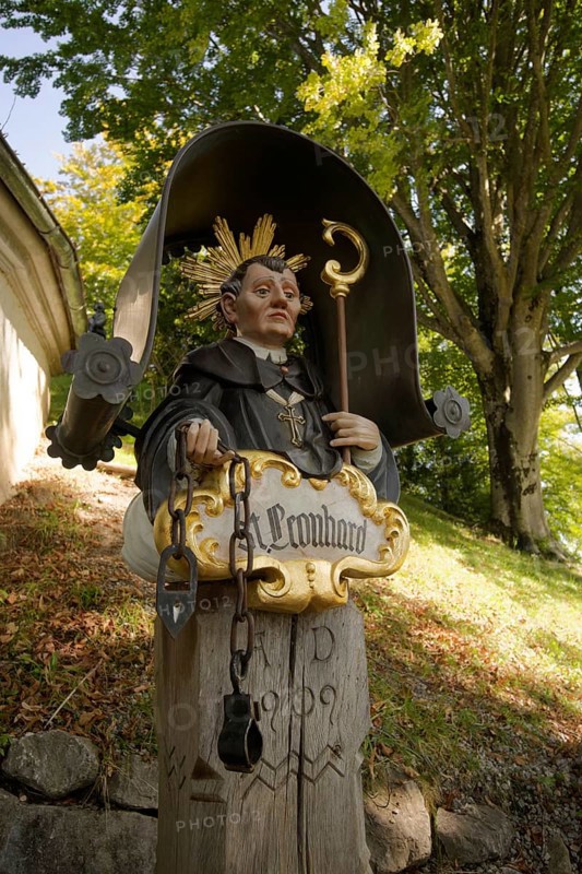 Sculpture of St. Leonhard on the Calvary