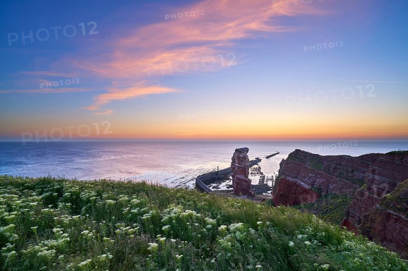 Lange Anna with cliffs on the high seas island of Helgoland