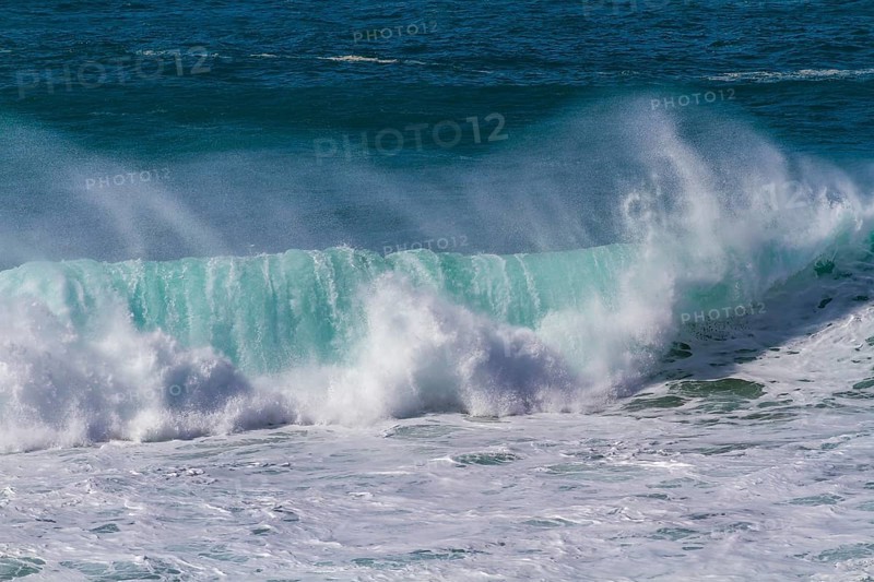 The spectacular waves on the west coast of Fuerteventura