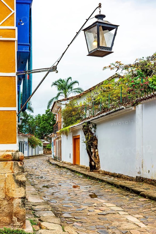 Street in the old city of Paraty on the coast of Rio de Janeiro with its colonial-style houses and cobblestone streets