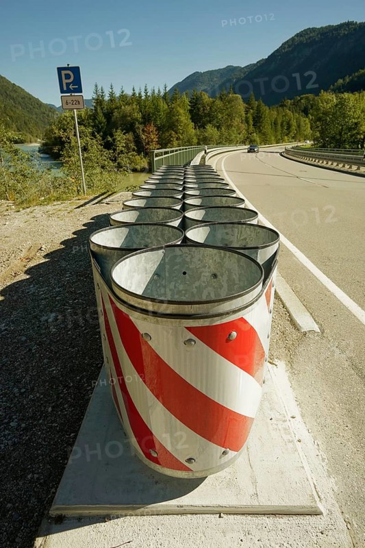 Boundary post on a bridge near the Sylvenstein reservoir