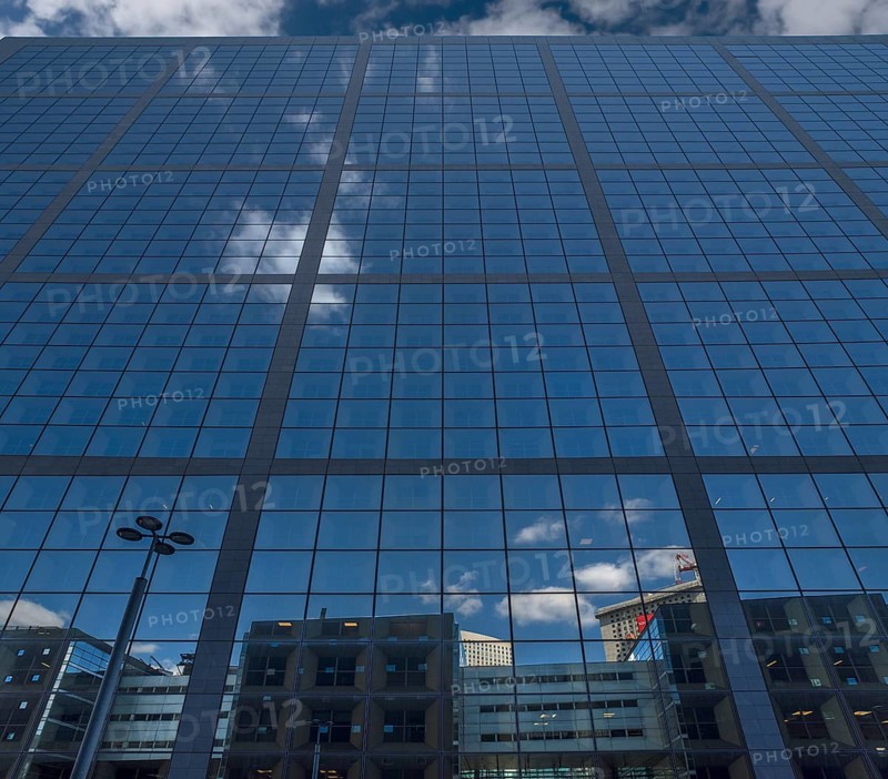 Side facade of the Grand Arche