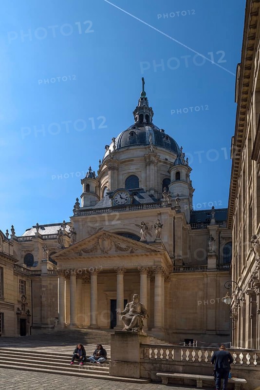 Inner courtyard with the Chapelle Sainte Ursule de la Sorbonne