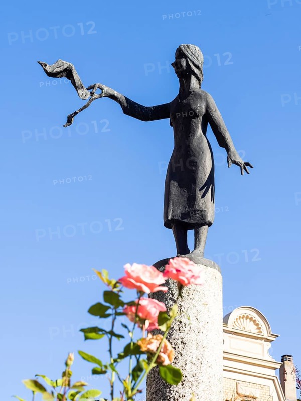 Hadeloga sculpture