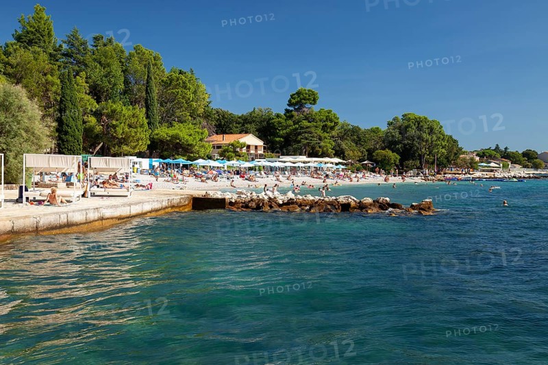 Beach on the stone coast of Spadici