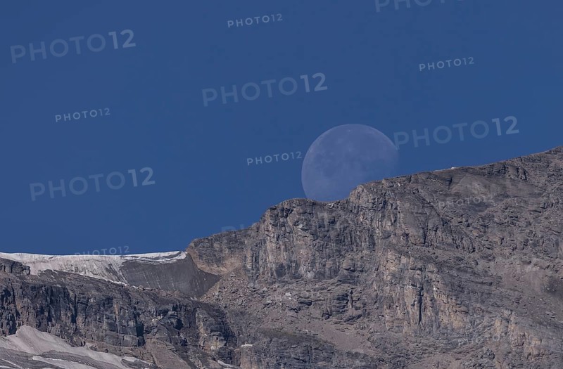 Mountain panorama with Grosser Wiesbachhorn and Hohe Dock and moon