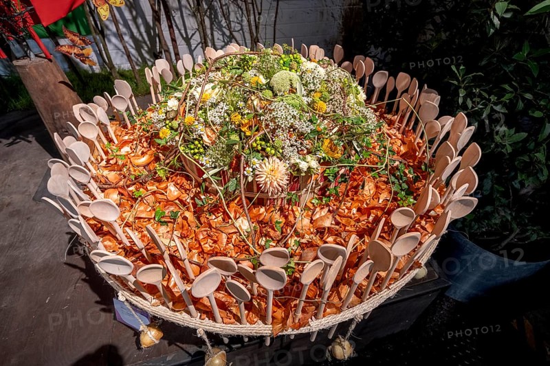 Thematic flower arrangements on different feelings