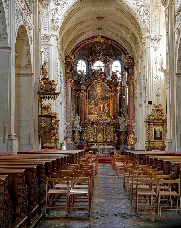 St. Salvator's Church on Kreuzherrenplatz