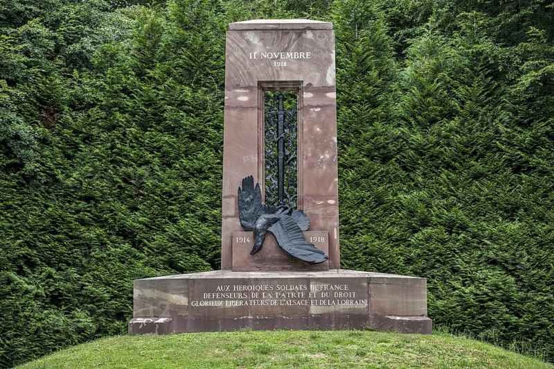 The Alsace-Lorraine Monument depicting a German eagle impaled by a sword at the Rethondes clearing