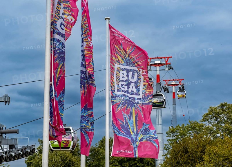 Flags and cable car above the grounds of the Federal Horticultural Show