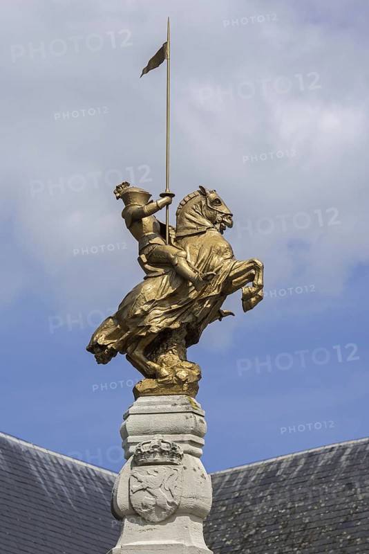 Gilded equestrian statue remembering the Battle of the Silver Helmets