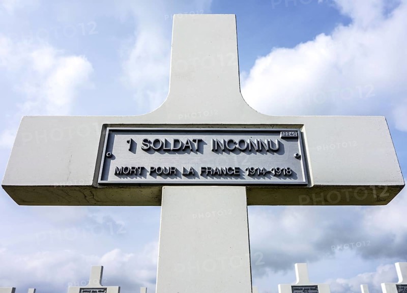 Cross on grave of unknown French soldier at First World War One military cemetery