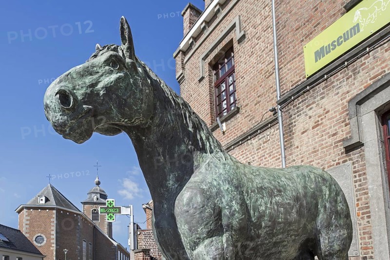 Statue of the stallion Brillant in front of Belgian Draught Horse