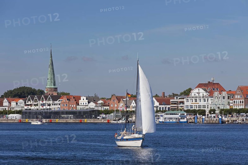 Sailing boat on the river Trave in front of Vorderreihe at Travemuende