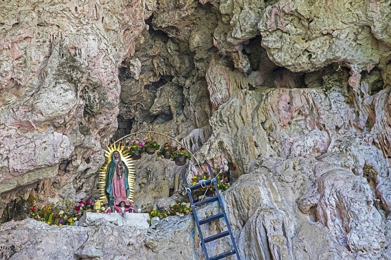 Shrine inside the Cueva de los Colores
