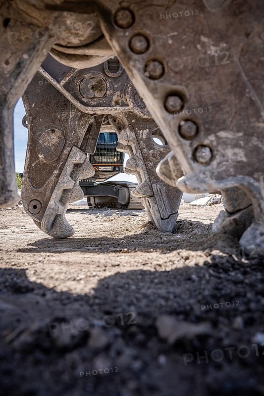 Excavator spreader recycling on demolition site