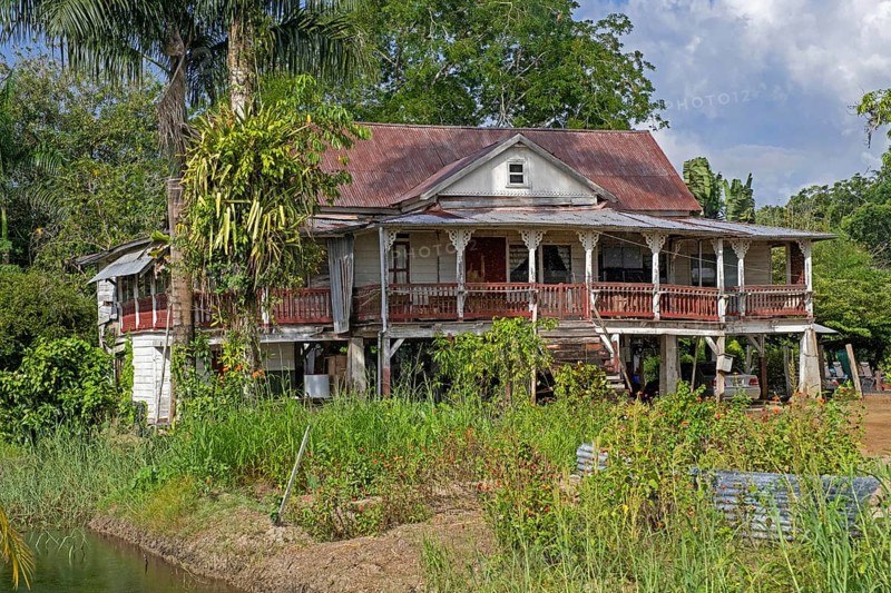 Dilapidated director's house of Peperpot