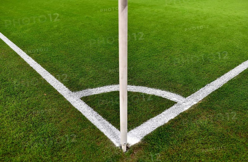 Corner flag pole