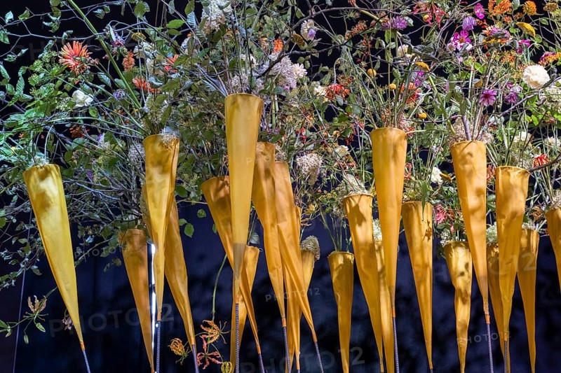 Thematic flower arrangements on different feelings