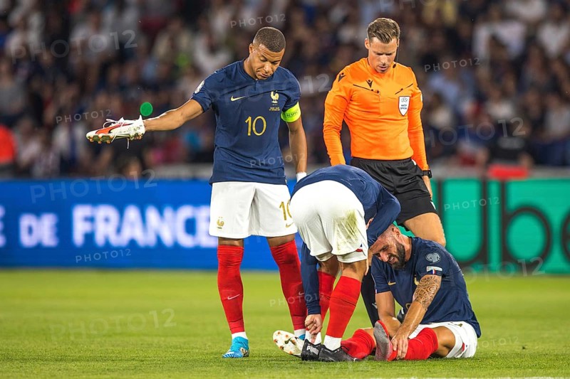 Olivier GIROUD France injured on the ground