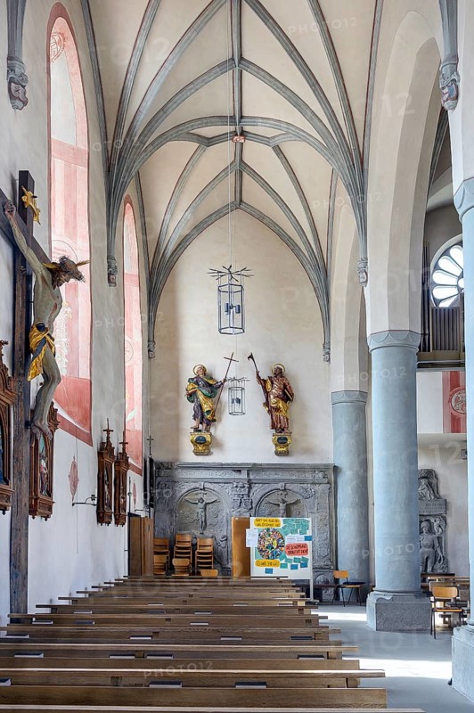 Side aisle