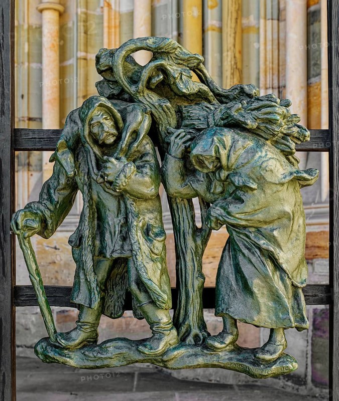 Figures on the portal of St Vitus Cathedral