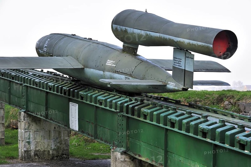 Launching ramp with flying bomb